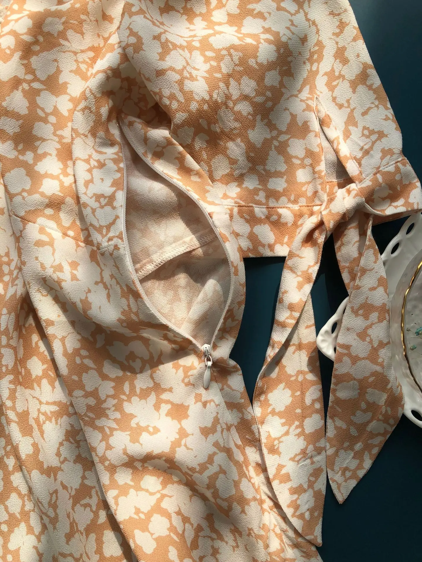 100% Viscose Women Sleeve Lace-up Mini Dress V-neck Printing Zipper Lady Casual Dress 2020 Spring Summer
100% Viscose Women Sleeve Lace-up Mini Dress V-neck Printing Zipper Lady Casual Dress 2020 Spring Summer