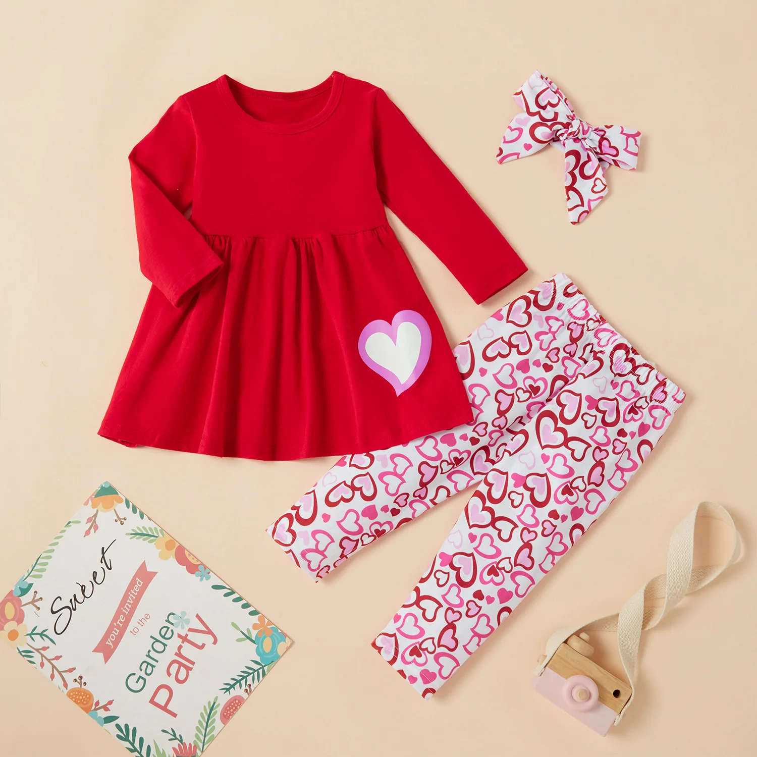 Chilren Kid Girls Valentines Day Outfits Set Spring Long Sleeve Heart Love Dress High Waist Elastic Pants Bow Headband 3pcs Suit
Chilren Kid Girls Valentines Day Outfits Set Spring Long Sleeve Heart Love Dress High Waist Elastic Pants Bow Headband 3pcs Suit