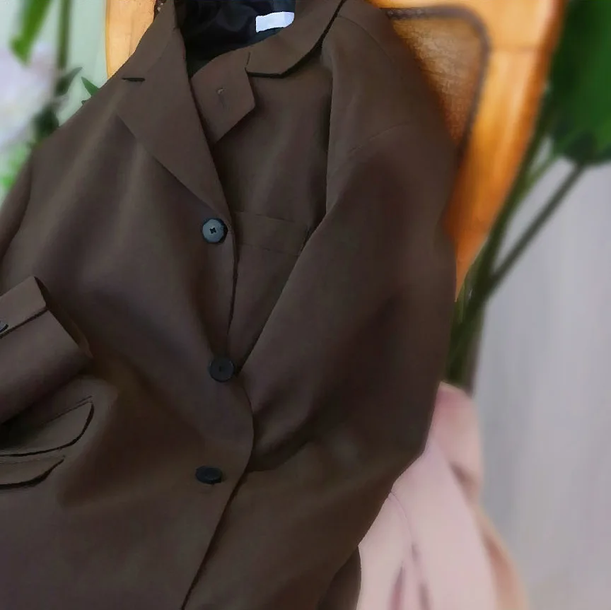 Fashion casual suit solid color business loose suit pocket decoration simple men's suit
Fashion casual suit solid color business loose suit pocket decoration simple men's suit