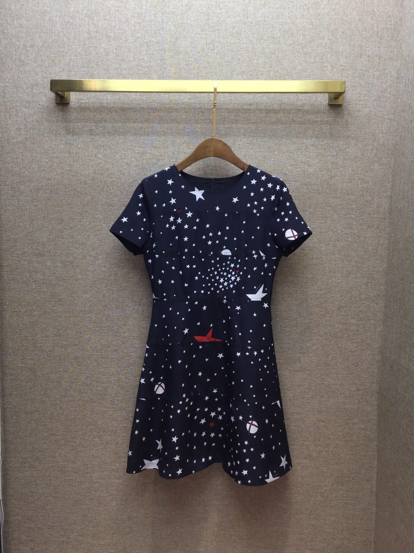 21 early spring M new silk silk dress three-dimensional 
21 early spring M new silk silk dress three-dimensional