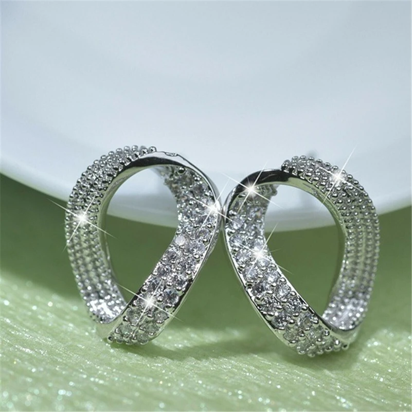 

Серьги-гвоздики женские из серебра 925 пробы с бриллиантами 2 карата