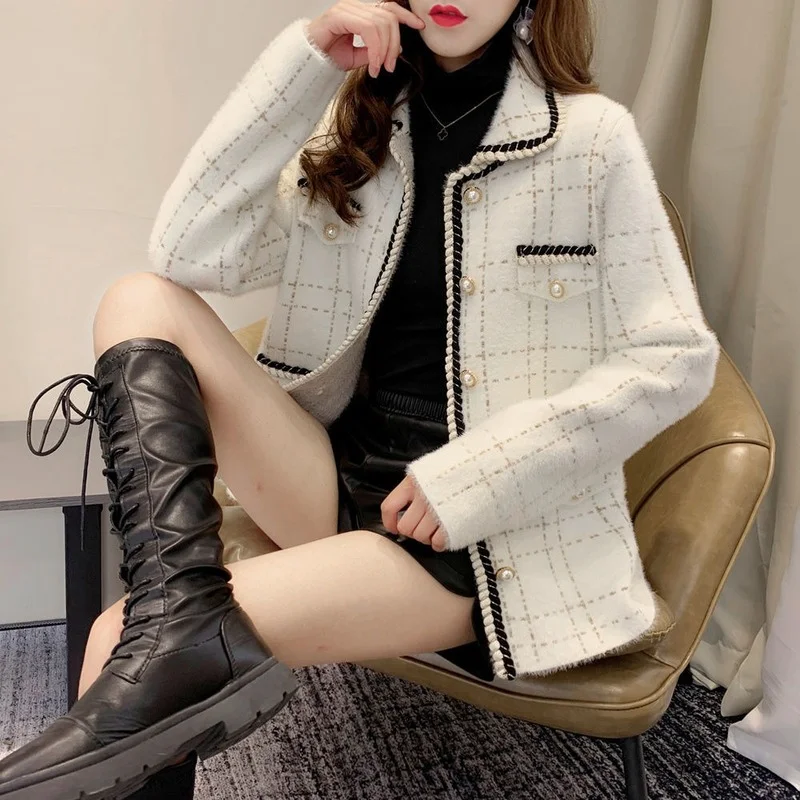The New Korean Version of The Mink Velvet Small Fragrant Wind Jacket Women Retro Hong Kong Style Short Loose Plaid Jacket Women
The New Korean Version of The Mink Velvet Small Fragrant Wind Jacket Women Retro Hong Kong Style Short Loose Plaid Jacket Women