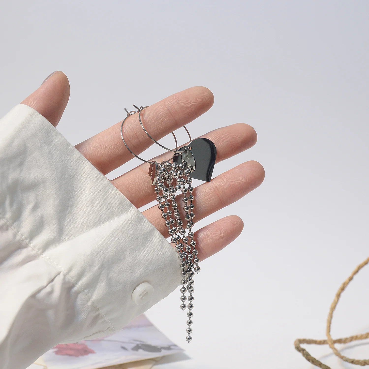 Ins Hot Sale 14K Real Gold Asymmetric Love Heart Tassel Chain Long Stud Earrings for Women Cubic Zircon ZC Earrings
Ins Hot Sale 14K Real Gold Asymmetric Love Heart Tassel Chain Long Stud Earrings for Women Cubic Zircon ZC Earrings