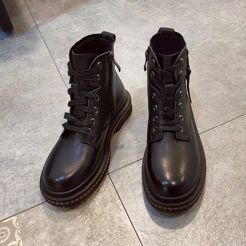 Women's Leather Boots Ladies Lace-up Flat-heel Plus Velvet Winter Non-slip Warm Boots Waterproof Wearable Fashion Martin Boots
Women's Leather Boots Ladies Lace-up Flat-heel Plus Velvet Winter Non-slip Warm Boots Waterproof Wearable Fashion Martin Boots