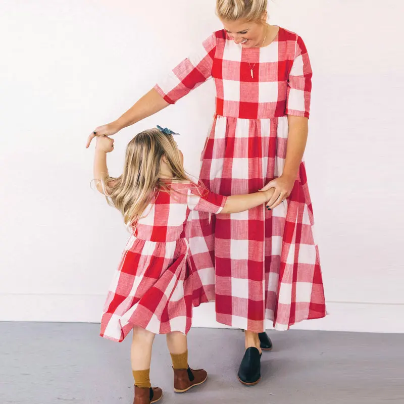2022 Family Summer Red Plaid Loose Dress Matching Outfits Clothes Mommy And Me Short Sleeve Dresses Look Mama Daughter Dress
2022 Family Summer Red Plaid Loose Dress Matching Outfits Clothes Mommy And Me Short Sleeve Dresses Look Mama Daughter Dress