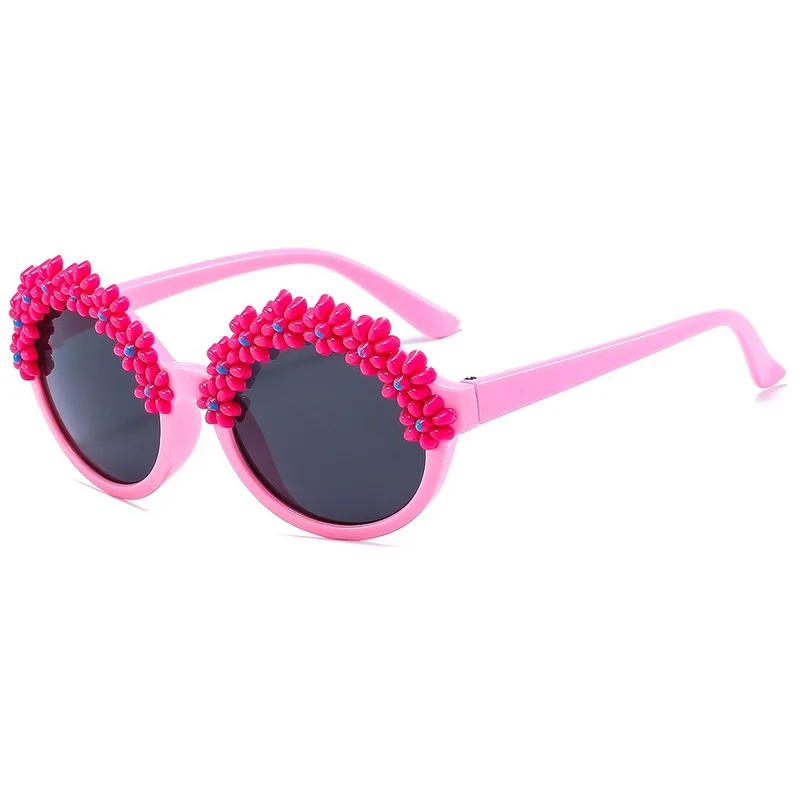 New Children's Sunglasses Catwalk Cartoon Flower Decoration Anti-ultraviolet Integrated Nose Pad Design Strong and Durable Hinge 
New Children's Sunglasses Catwalk Cartoon Flower Decoration Anti-ultraviolet Integrated Nose Pad Design Strong and Durable Hinge