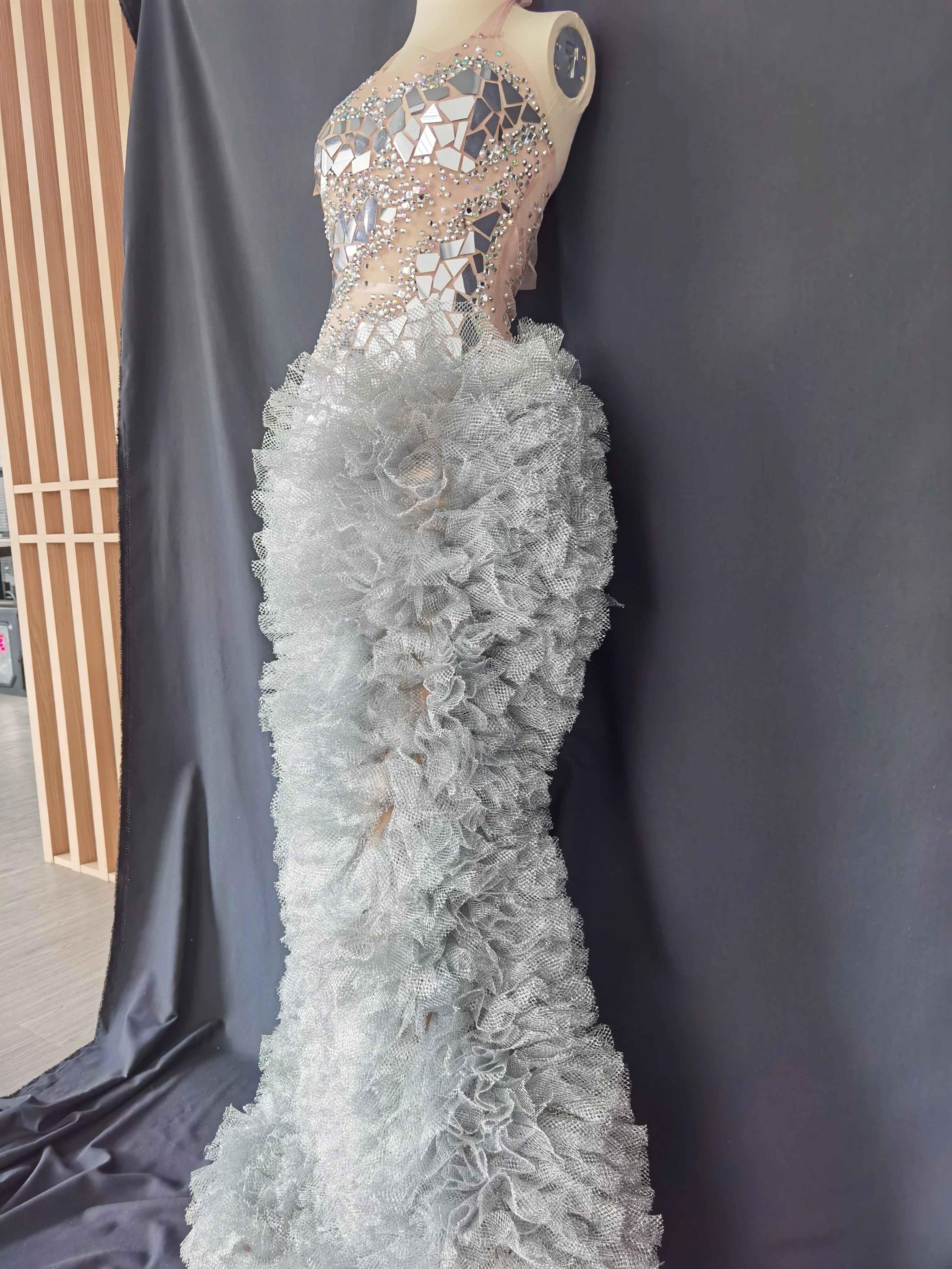 Silver Sequin Rhinestone Evening Party Dress Women Sexy Mesh See Through Mermaid Dress Birthday Prom Long Dress Stage Wear
Silver Sequin Rhinestone Evening Party Dress Women Sexy Mesh See Through Mermaid Dress Birthday Prom Long Dress Stage Wear
