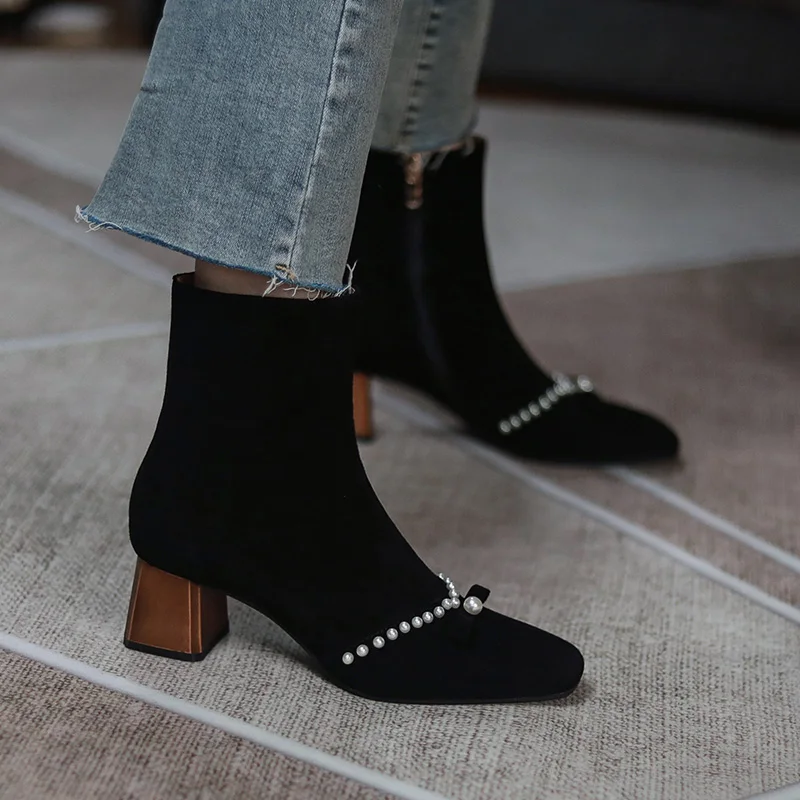 Women's genuine suede leather thick high heel autumn ankle boots beading bow tie elegant korean style sweet short boots shoes
Women's genuine suede leather thick high heel autumn ankle boots beading bow tie elegant korean style sweet short boots shoes