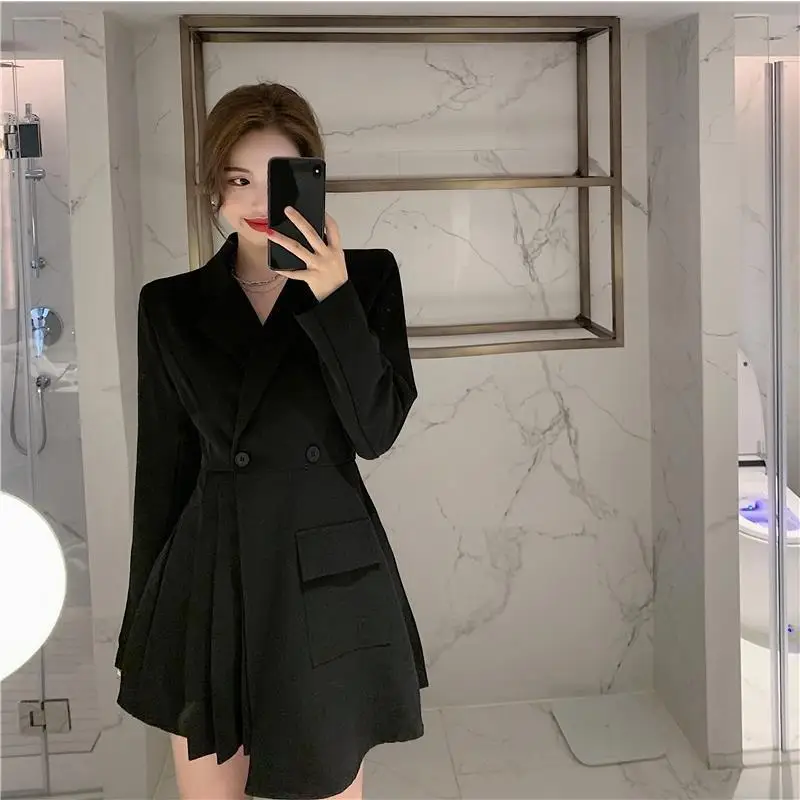 2021 Spring Female New Slim Casual Double Breasted Solid Color Long Sleeve Minimalist Pleated Hem A-Line Blazer Dress 
2021 Spring Female New Slim Casual Double Breasted Solid Color Long Sleeve Minimalist Pleated Hem A-Line Blazer Dress