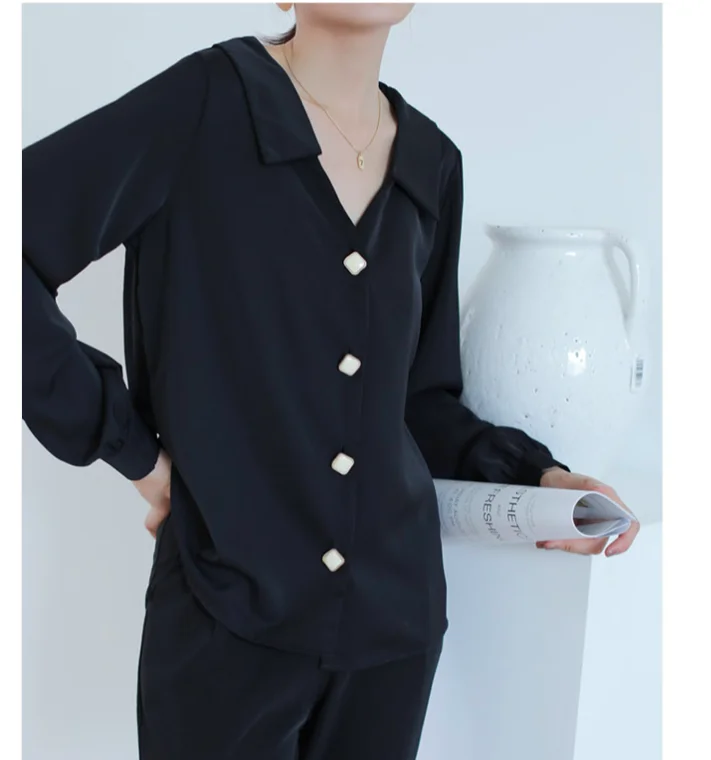 Women Shirt Classic Chiffon Blouse Female V-Neck Loose Long Sleeve Shirts Lady Simple Style Tops Clothes Blusas 
Women Shirt Classic Chiffon Blouse Female V-Neck Loose Long Sleeve Shirts Lady Simple Style Tops Clothes Blusas