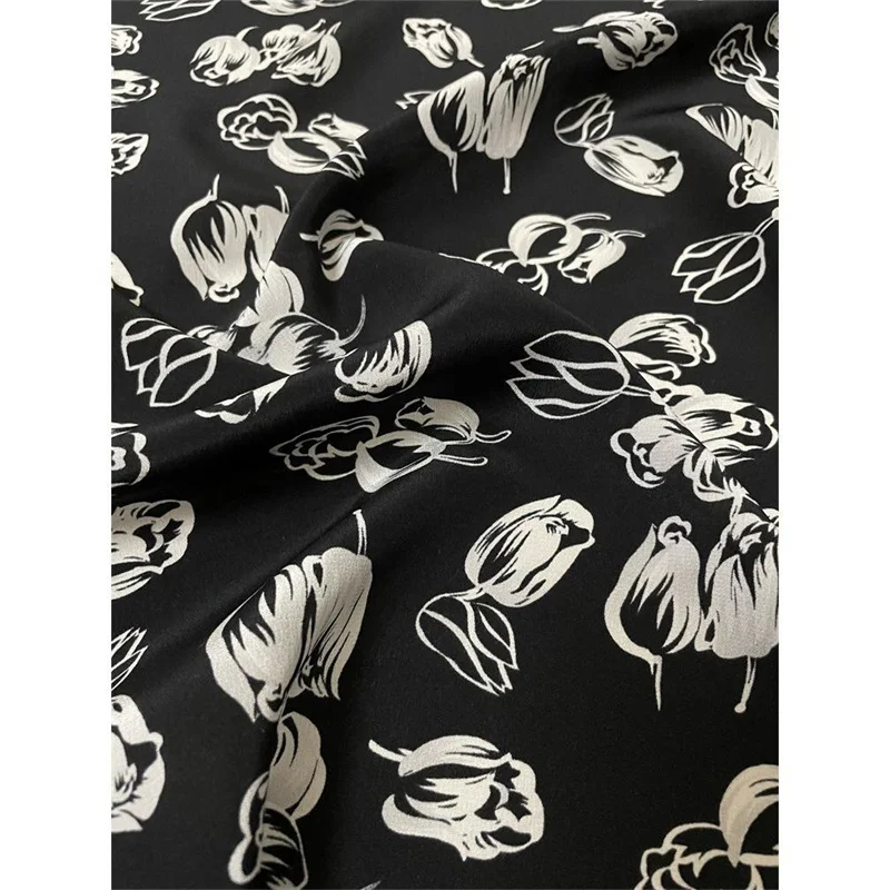 Модный новый продукт, ткань с принтом, черный низ, тюльпан, шелк, крепдешин, летняя одежда, рубашка, шелк тутового шелкопряда
Модный новый продукт, ткань с принтом, черный низ, тюльпан, шелк, крепдешин, летняя одежда, рубашка, шелк тутового шелкопряда