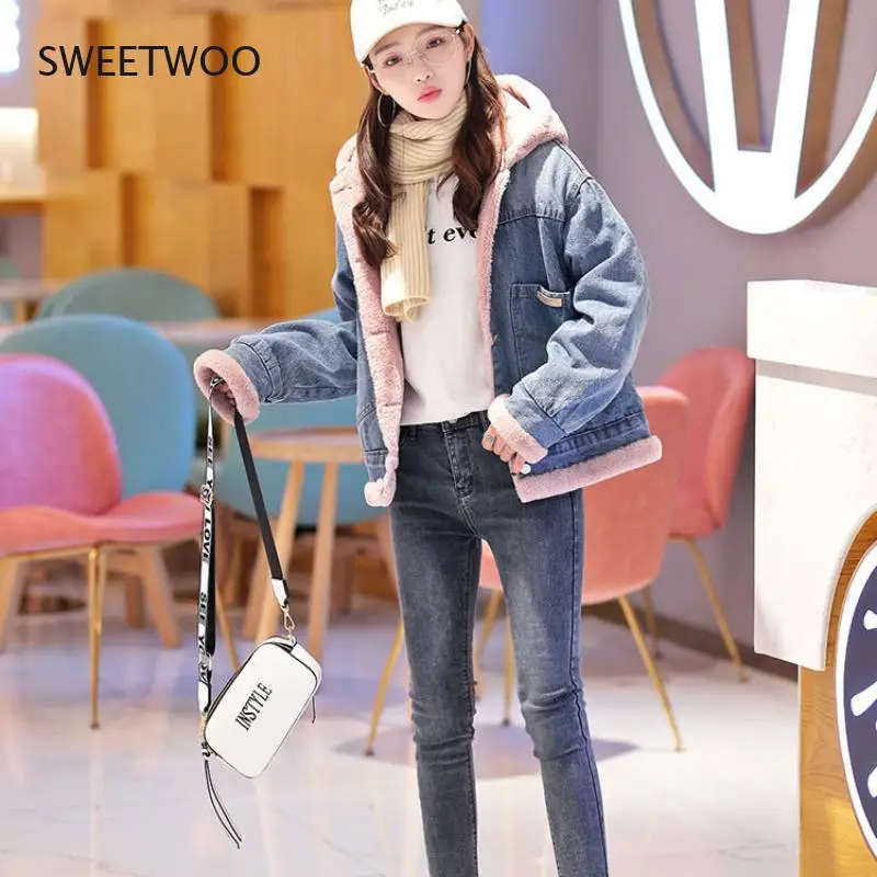 2021 New Women's Plus Velvet Thick Denim Jacket Fashion Lamb Velvet Loose Short Design Coat Pure Jacket
2021 New Women's Plus Velvet Thick Denim Jacket Fashion Lamb Velvet Loose Short Design Coat Pure Jacket
