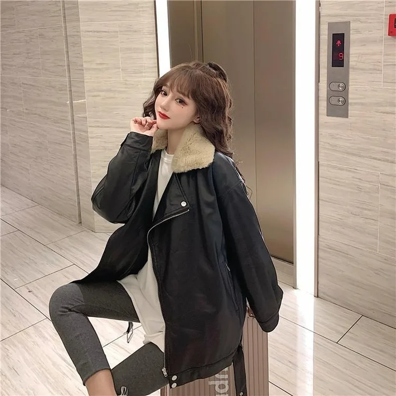 Winter Black Fur Faux Leather Jacket Women Fashion Outerwear Motor Biker Jacket Female Streetwear Warm Lady PU Coats 
Winter Black Fur Faux Leather Jacket Women Fashion Outerwear Motor Biker Jacket Female Streetwear Warm Lady PU Coats