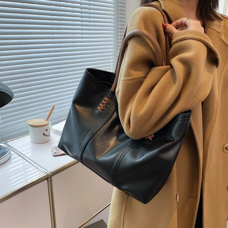 Large-capacity Fashion Handbags 2021 Designer Handbags New Trend Youth Shoulder Bags Large Bags Simple Female Bags Trend 
Large-capacity Fashion Handbags 2021 Designer Handbags New Trend Youth Shoulder Bags Large Bags Simple Female Bags Trend