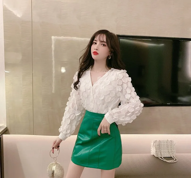 Autumn Style Designer Fashion Brand Women Blouses Crop Top Loose V-neck Shirts Long Sleeve Ladies Tops New Blusas Mujer De Moda 
Autumn Style Designer Fashion Brand Women Blouses Crop Top Loose V-neck Shirts Long Sleeve Ladies Tops New Blusas Mujer De Moda