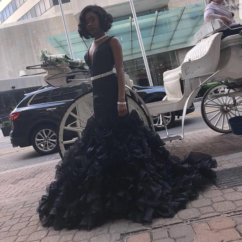 Black Prom Dresses Crystal Party Gowns Ruffles Organza Sweet 16 Graduation Dresses Deep V Neck Pageant Dress Evening Dress
Black Prom Dresses Crystal Party Gowns Ruffles Organza Sweet 16 Graduation Dresses Deep V Neck Pageant Dress Evening Dress