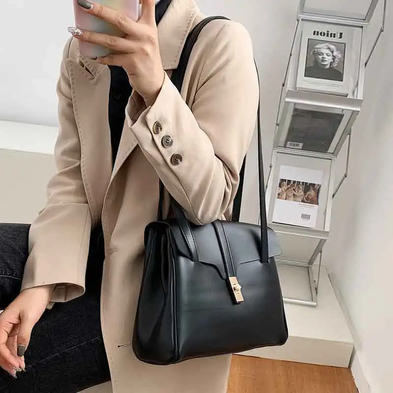 Women Bags Fashion Female Tote Bag High Capacity Shoulder Bag Bolsa Feminina сумка женская Brand Handbags for Woman Lady bags
Women Bags Fashion Female Tote Bag High Capacity Shoulder Bag Bolsa Feminina сумка женская Brand Handbags for Woman Lady bags