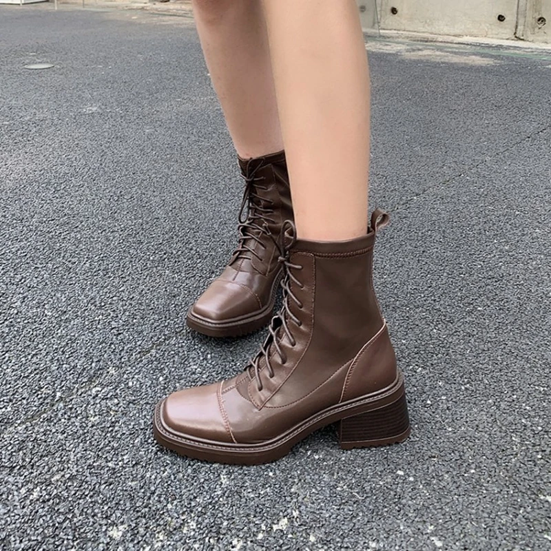 Fall Shoes Women Square Toe Chunky Boots Women Genuine Leather Lace-up Modern Boots Concise Women Shoes Solid Black Women Boots
Fall Shoes Women Square Toe Chunky Boots Women Genuine Leather Lace-up Modern Boots Concise Women Shoes Solid Black Women Boots