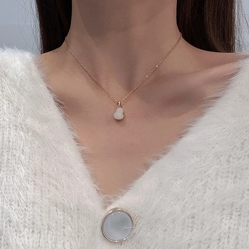 New simple fashion temperament high sense light luxury micro jade gourd pendant titanium steel lady necklace
New simple fashion temperament high sense light luxury micro jade gourd pendant titanium steel lady necklace