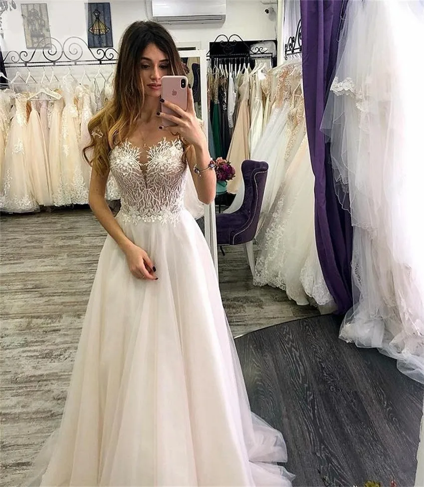 Кружевное свадебное платье-трапеция до пола, без рукавов, с V-образным вырезом
Кружевное свадебное платье-трапеция до пола, без рукавов, с V-образным вырезом