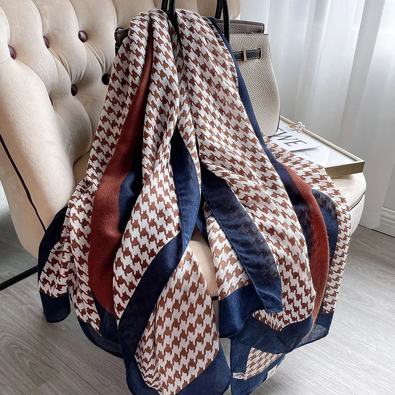 2021 Fashion Sunscreen Beach Towel Winter Luxury Lattice Bandanna Popular 180X90CM Silk Scarves Classic Print Dustproof Shawls
2021 Fashion Sunscreen Beach Towel Winter Luxury Lattice Bandanna Popular 180X90CM Silk Scarves Classic Print Dustproof Shawls