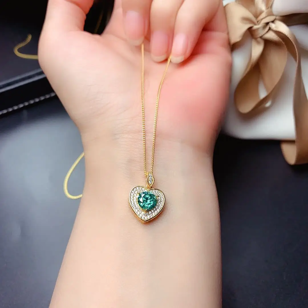 18k Yellow Gold Fashion Heart Shap Wedding Pendants for Women 1 Carat Diamond Engagement Femme Pendants Bride Valentines Gift
18k Yellow Gold Fashion Heart Shap Wedding Pendants for Women 1 Carat Diamond Engagement Femme Pendants Bride Valentines Gift