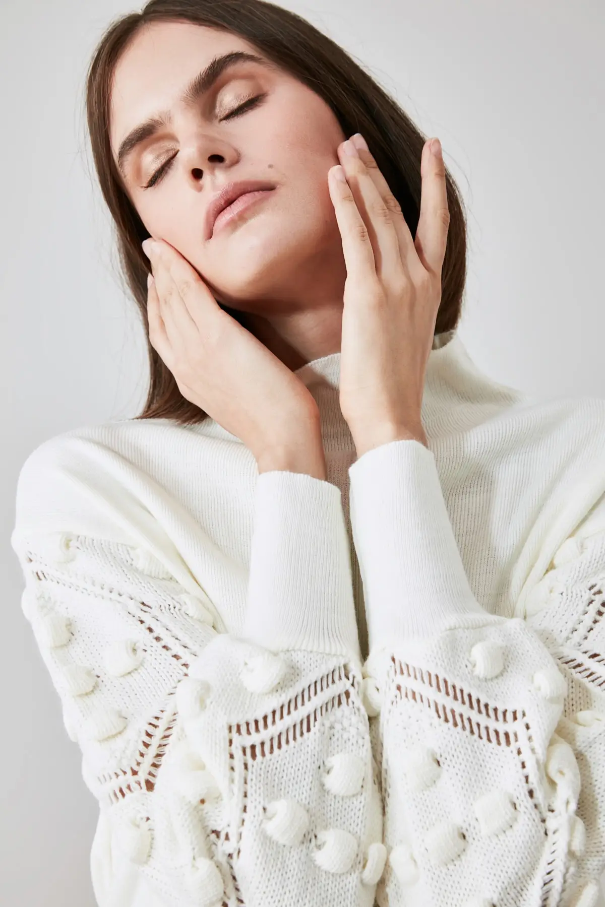 Trendyol Sleeve Pompon Detailed Knitwear Sweater TWOAW21KZ1007
Trendyol Sleeve Pompon Detailed Knitwear Sweater TWOAW21KZ1007