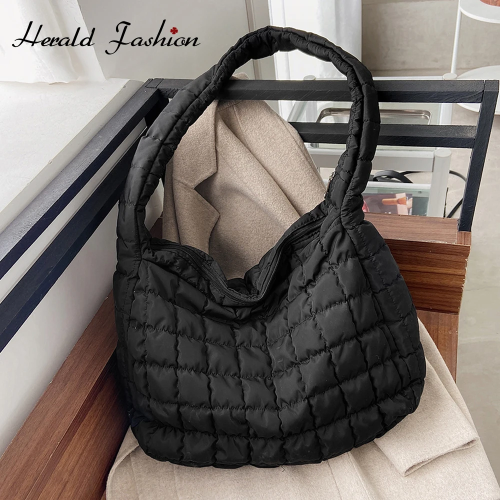Oversized Winter Women Cloud Bag Polyurethane Fabric Large Capacity Shopper Handbag Lightweight Feather Under Shoulder Bag 2020
Oversized Winter Women Cloud Bag Polyurethane Fabric Large Capacity Shopper Handbag Lightweight Feather Under Shoulder Bag 2020