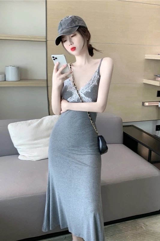 Light familiar wind sexy lace v-neck small strap dress female 2020 new slim waist irregular
Light familiar wind sexy lace v-neck small strap dress female 2020 new slim waist irregular