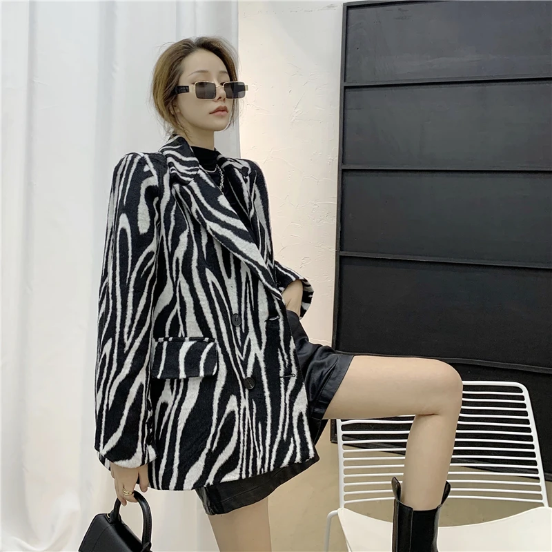 Korean Version Of Autumn And Winter Woolen Coat Temperament Retro Loose Zebra Pattern Mid-Length 
Korean Version Of Autumn And Winter Woolen Coat Temperament Retro Loose Zebra Pattern Mid-Length