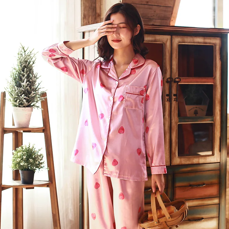 Pajamas Women Autumn Winter Plus Size Pyjama Long-Sleeved Tops and Trousers Printed Ice Silk Home Service Sleepwear Clothes
Pajamas Women Autumn Winter Plus Size Pyjama Long-Sleeved Tops and Trousers Printed Ice Silk Home Service Sleepwear Clothes