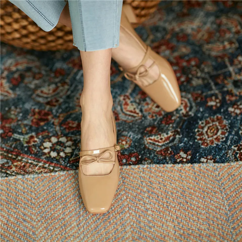 VERCONAS Spring Mary Janes Women Pumps Genuine Leather Square Toe High Heels Shoes Woman Retro Sweet Butterfly-Knot Casual Pumps
VERCONAS Spring Mary Janes Women Pumps Genuine Leather Square Toe High Heels Shoes Woman Retro Sweet Butterfly-Knot Casual Pumps