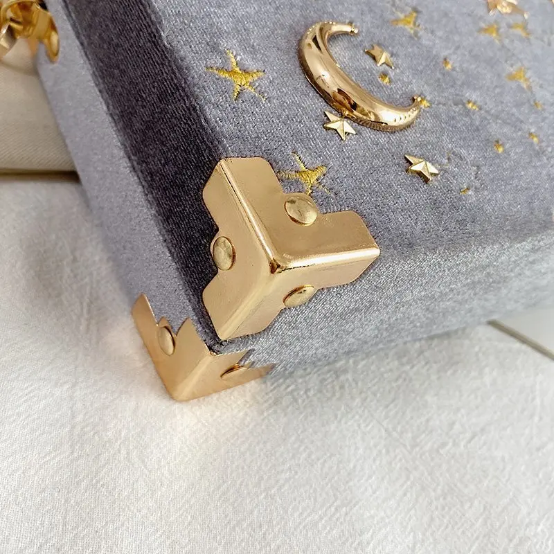 Summer bag 2021 new summer niche design single shoulder messenger female bag chain bag female summer fashion all-match
Summer bag 2021 new summer niche design single shoulder messenger female bag chain bag female summer fashion all-match