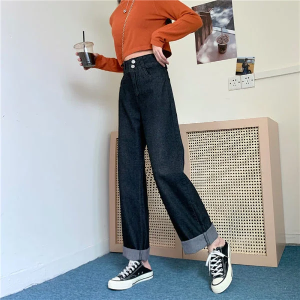 Осенне-зимняя свободная женская модель свободного кроя
Осенне-зимняя свободная женская модель свободного кроя