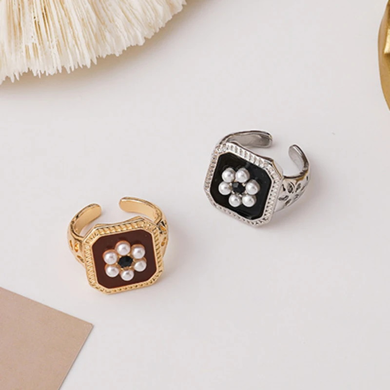 Black Zircon Pearl Flower Opening Ring Vintage Fashion And Elegant Palace Style Index Finger Ring Women Jewelry Gift Accessories
Black Zircon Pearl Flower Opening Ring Vintage Fashion And Elegant Palace Style Index Finger Ring Women Jewelry Gift Accessories