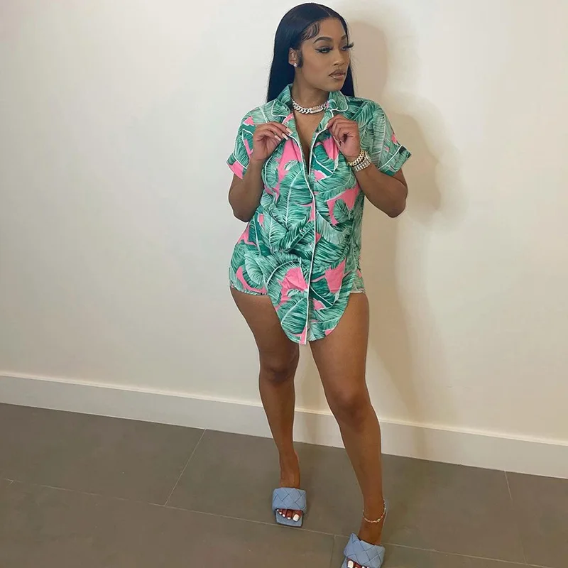 2021 autumn new women's fashion Lapel leaf printed cardigan irregular Shorts Set
2021 autumn new women's fashion Lapel leaf printed cardigan irregular Shorts Set