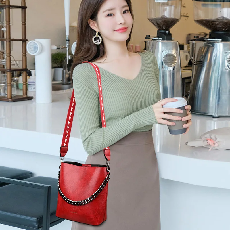 Women Handbags Oil Wax Leather Bucket Bag Lady Luxury PU Crossbody Bag Hot Messenger Bags For Women 2021 Sac Main Femme
Women Handbags Oil Wax Leather Bucket Bag Lady Luxury PU Crossbody Bag Hot Messenger Bags For Women 2021 Sac Main Femme