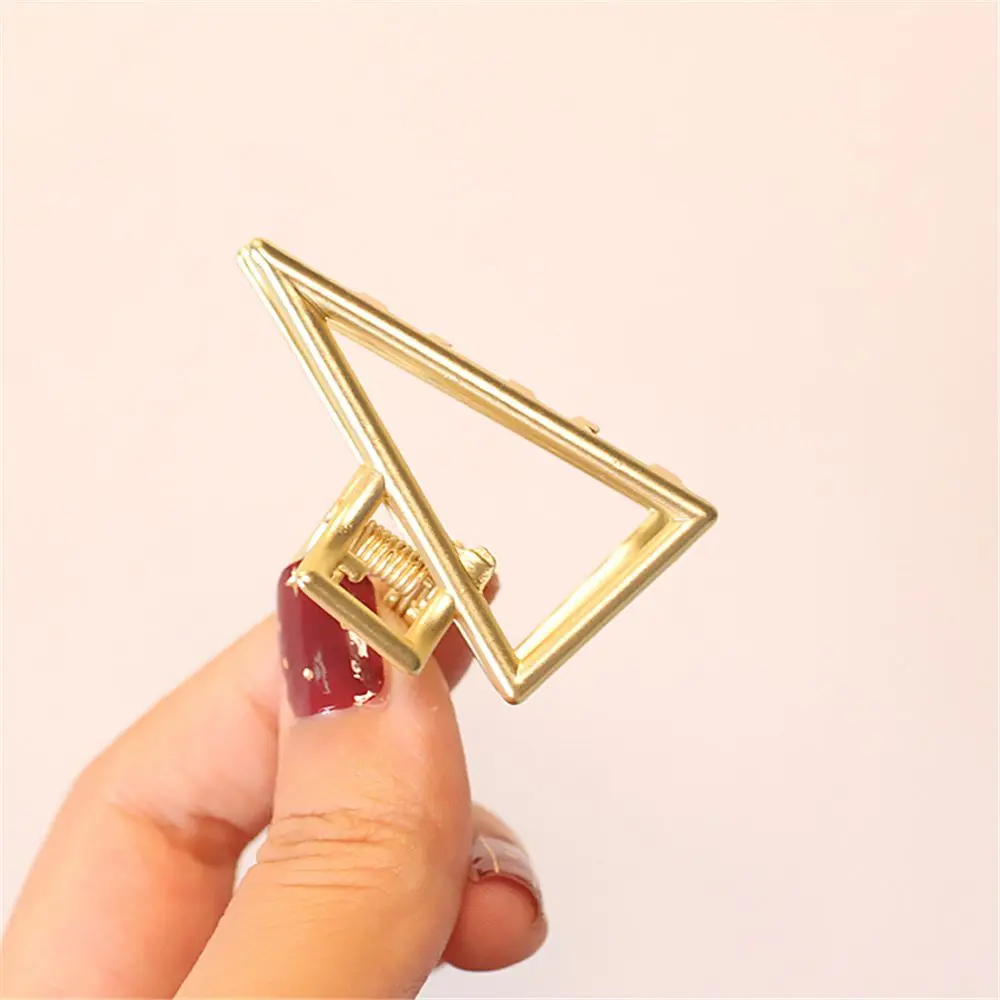 Women Girls Geometric Hair Claw Clamps Metal Hair Crab Moon Shape Hair Clip Claws Solid Color Hair Accessories
Women Girls Geometric Hair Claw Clamps Metal Hair Crab Moon Shape Hair Clip Claws Solid Color Hair Accessories