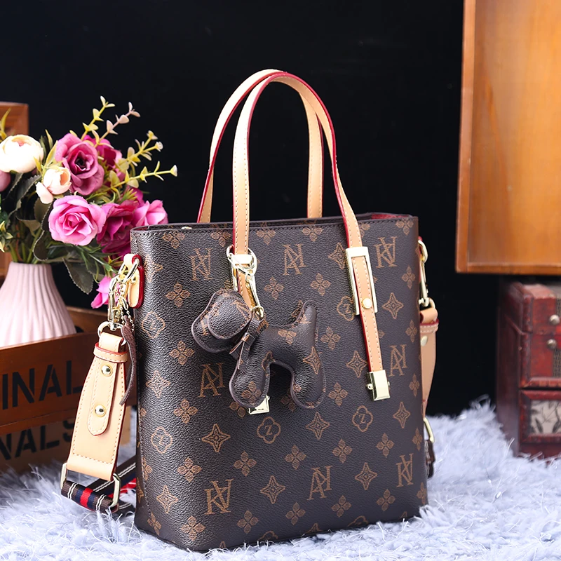 Top Quality Luxury Brand 2021 New Fashion Print Retro Genuine Leather Large Capacity Wild Tote Bag Shoulder Satchels Sac A Main
Top Quality Luxury Brand 2021 New Fashion Print Retro Genuine Leather Large Capacity Wild Tote Bag Shoulder Satchels Sac A Main