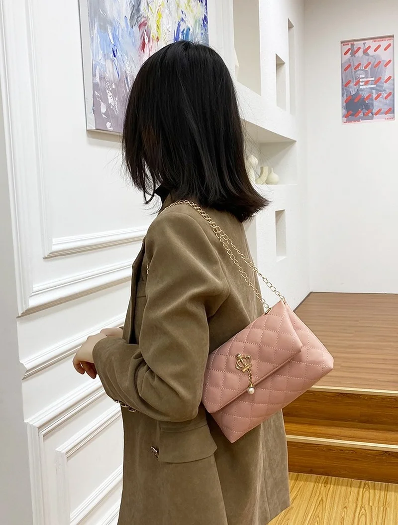 Women's Embroidery Thread Rhombus Shoulder Tote Bag Leather Luxury Designer 2021 Trend Crossbody Handbags Evening Clutch Bags
Women's Embroidery Thread Rhombus Shoulder Tote Bag Leather Luxury Designer 2021 Trend Crossbody Handbags Evening Clutch Bags