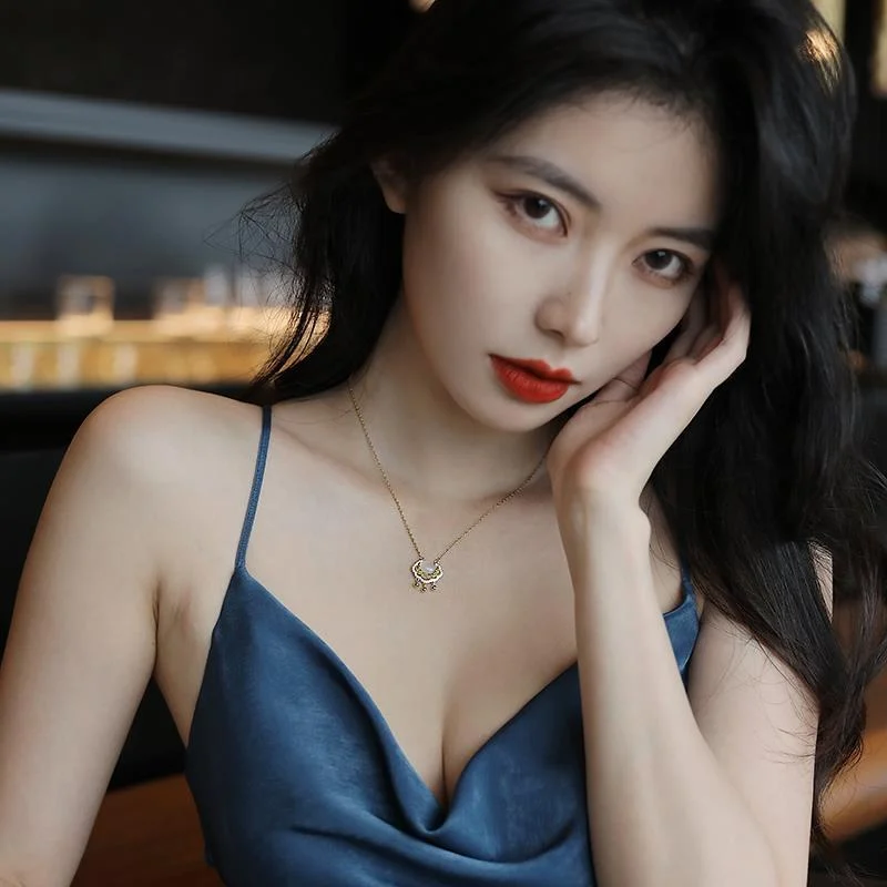 Safe Lock Necklace Female 2021 New Niche Design Wild Clavicle Chain Summer Jewelry
Safe Lock Necklace Female 2021 New Niche Design Wild Clavicle Chain Summer Jewelry