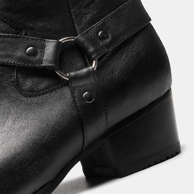 Men's Shoes
Men's Shoes