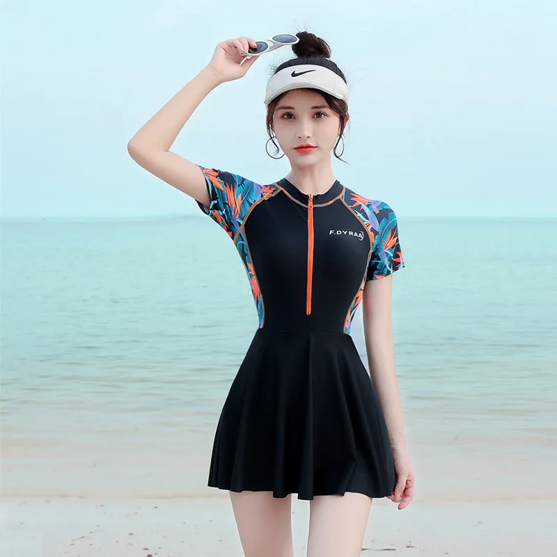 Korean Professional Women's Swimsuit 2021 New Keep Slim Bodycon Bathing Suit Women Sexy Skinny Patchwork Printing Swimming Dress
Korean Professional Women's Swimsuit 2021 New Keep Slim Bodycon Bathing Suit Women Sexy Skinny Patchwork Printing Swimming Dress