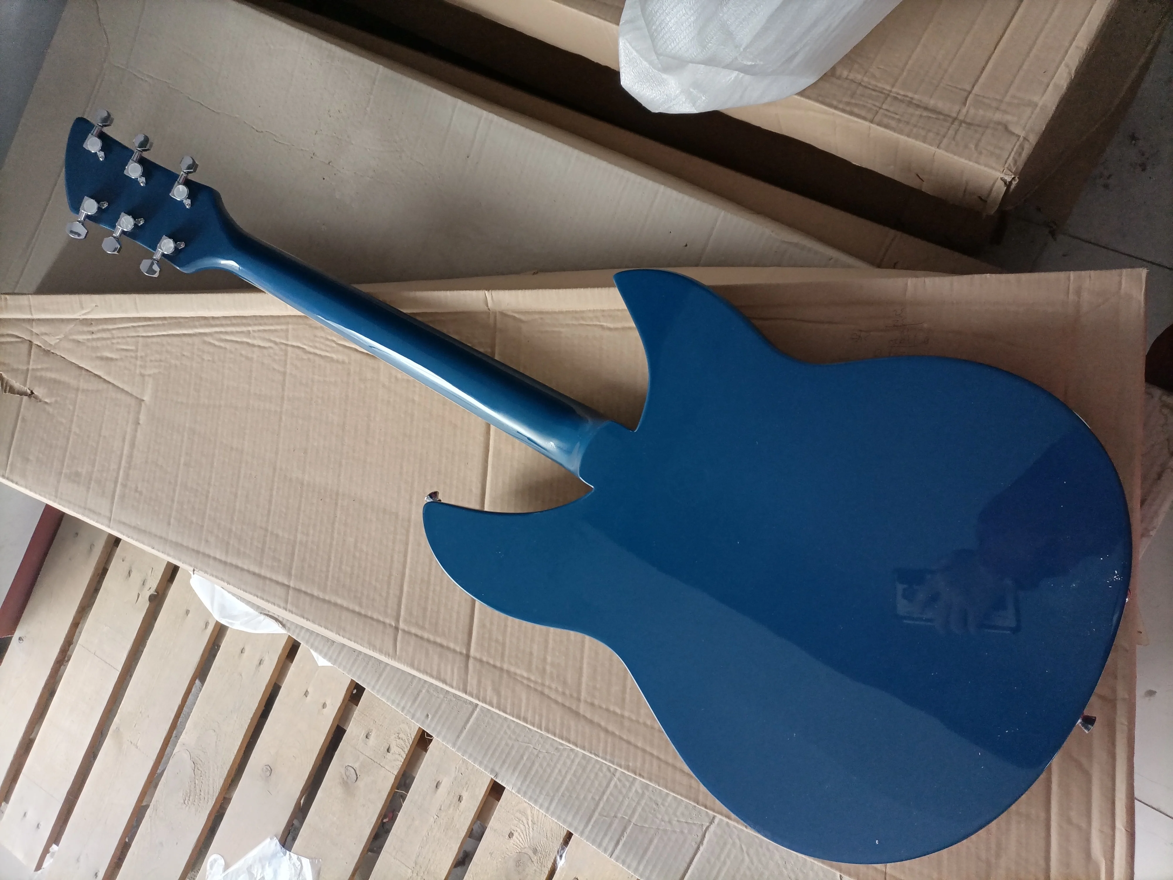 High quality 6 String sunburst 360 Electric Guitar, Ricken325 cherry red Guitar Semi Hollow body left hand Guitar 67
High quality 6 String sunburst 360 Electric Guitar, Ricken325 cherry red Guitar Semi Hollow body left hand Guitar 67