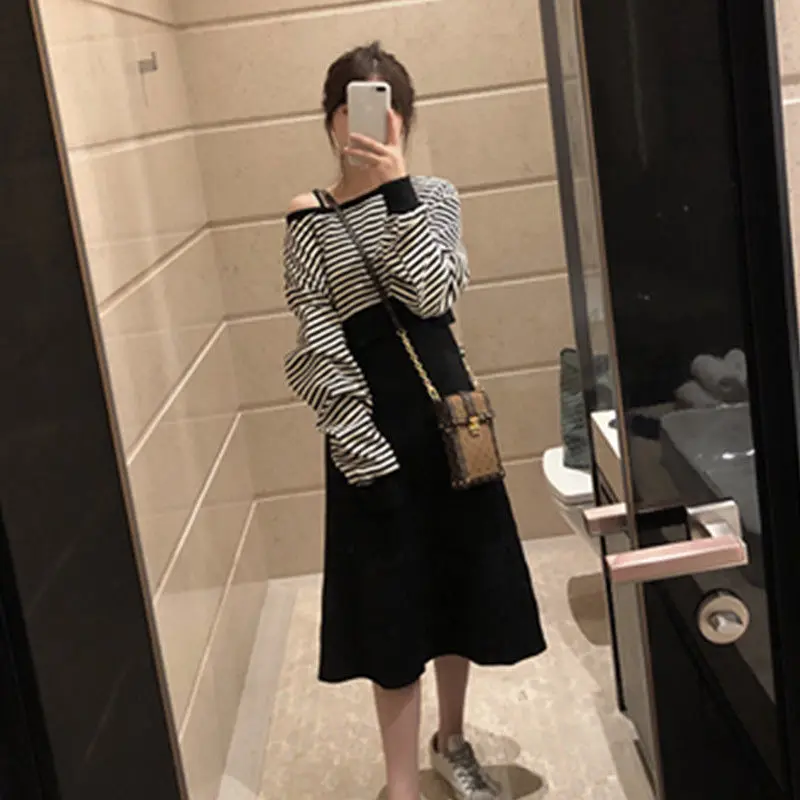 Striped sweater + suspender skirt two-piece set 2020 Korean casual student girl suit skirt sets for women clothing 
Striped sweater + suspender skirt two-piece set 2020 Korean casual student girl suit skirt sets for women clothing