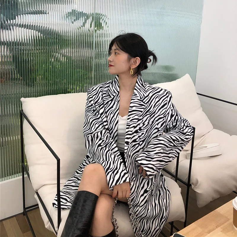 Korean Zebra Print Blazers Women Mid-length Turndown Collar Spring Autumn 2021 Casual Single-breasted Suit Jacket Female Outwear
Korean Zebra Print Blazers Women Mid-length Turndown Collar Spring Autumn 2021 Casual Single-breasted Suit Jacket Female Outwear