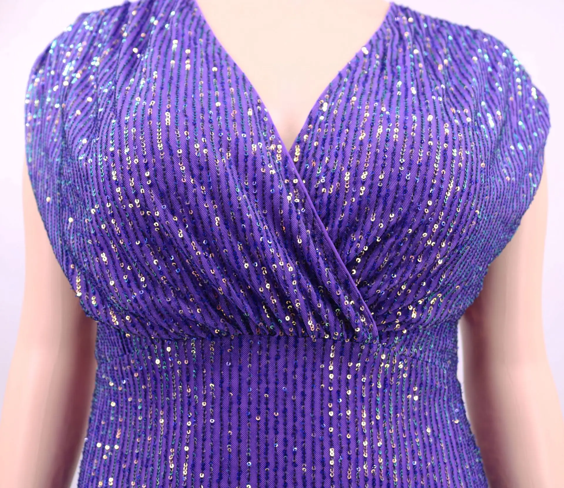 Women Plus Size Sleeveless V Neck Purple Silver Sequined Cocktail Dress Elegant Oversized Big Size Glitter Party Dress 4XL 5XL
Women Plus Size Sleeveless V Neck Purple Silver Sequined Cocktail Dress Elegant Oversized Big Size Glitter Party Dress 4XL 5XL