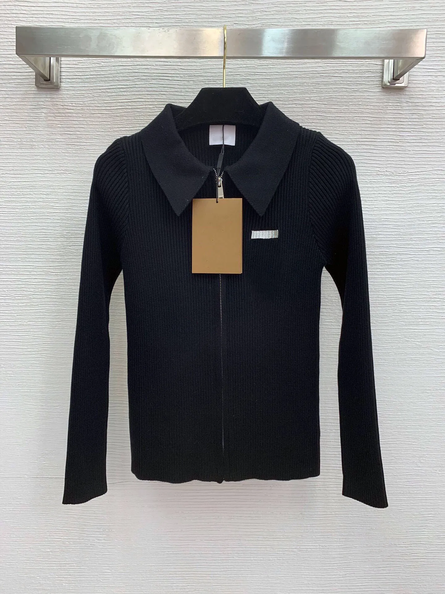 High Quality Autumn and Winter Chest Letter Embroidery Back Jacquard Lapel Slim Slimming Knit Sweater Zipper Cardigan Top
High Quality Autumn and Winter Chest Letter Embroidery Back Jacquard Lapel Slim Slimming Knit Sweater Zipper Cardigan Top