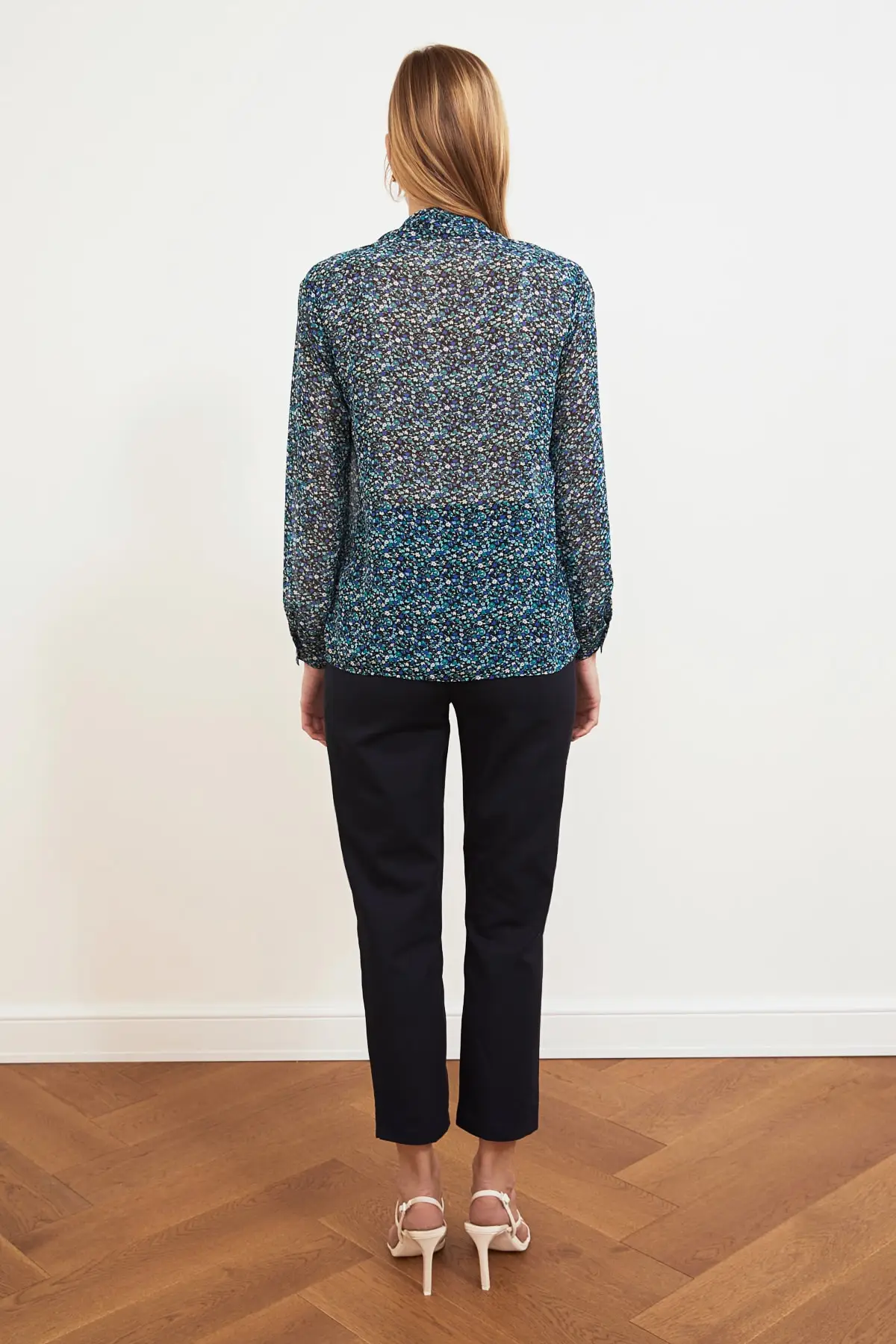 Trendyol Printed Shirt TWOSS21GO0277
Trendyol Printed Shirt TWOSS21GO0277