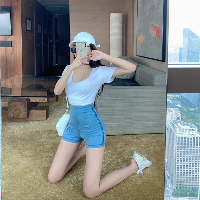 Summer Women Denim Shorts High Waist Jeans Zipper Jeans Hot Shorts Skinny Women Clothing Fashion Streetwear Party Beach 
Summer Women Denim Shorts High Waist Jeans Zipper Jeans Hot Shorts Skinny Women Clothing Fashion Streetwear Party Beach